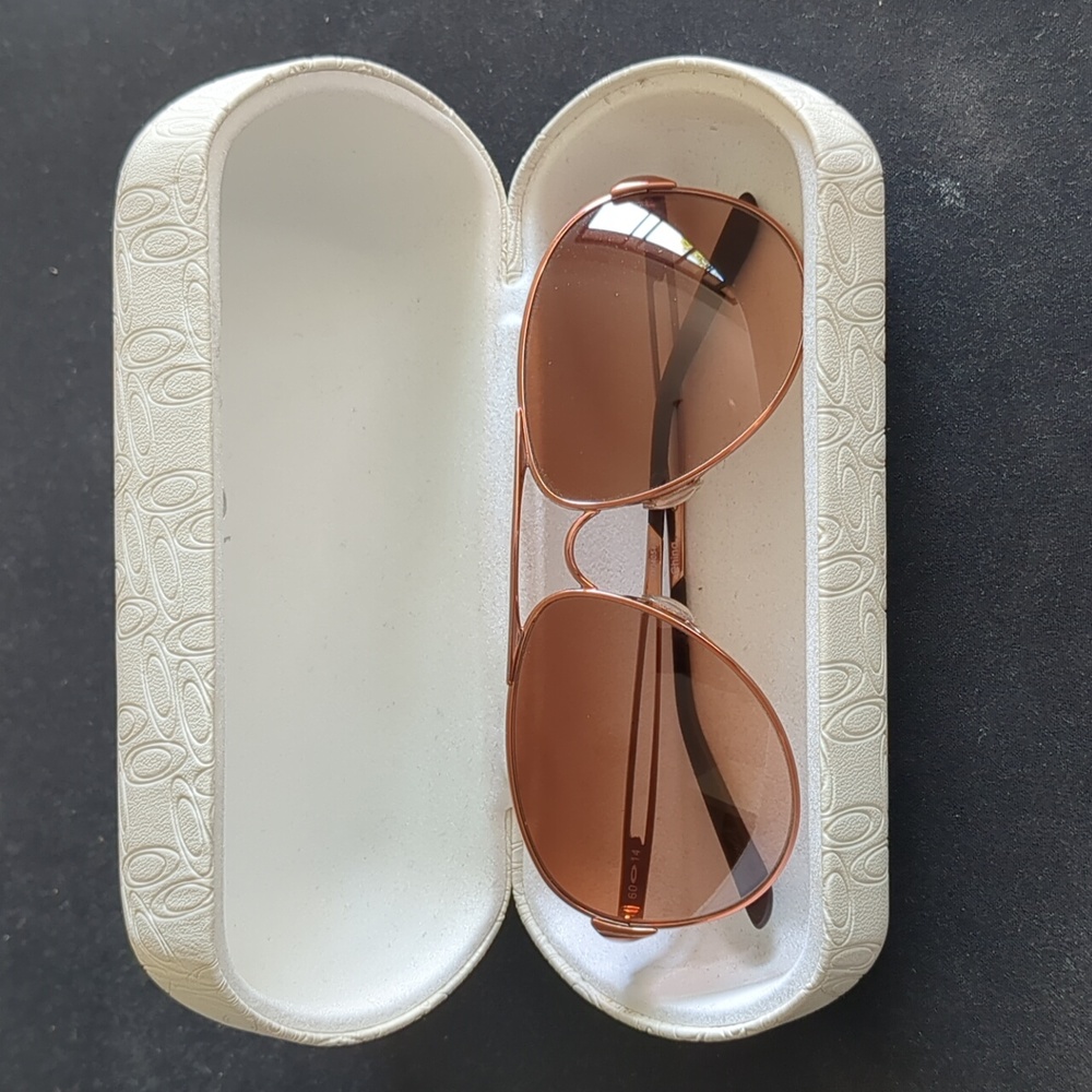 Oakley Caveat